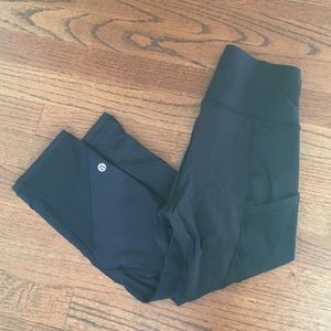 Black Lululemon cropped leggings